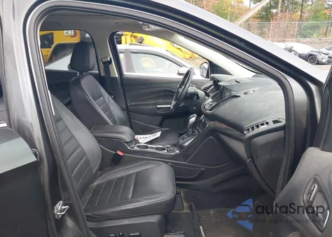 2016 Ford Escape Titanium z USA, uszkodzony, nr VIN 1FMCU9J95GUB49828